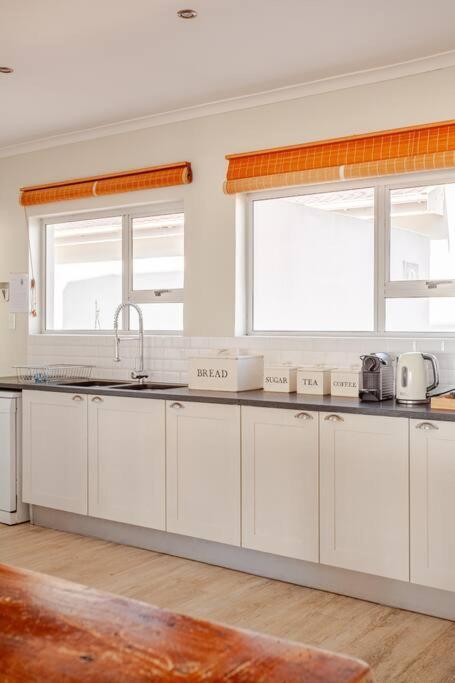 La Petite Baleine Oceanfront Luxury Villa De Kelders Zewnętrze zdjęcie
